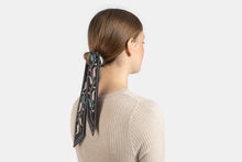 Load image into Gallery viewer, Silk Skinny Scarf - Pearl Print Black
