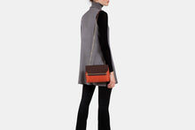 Load image into Gallery viewer, Stylist - Maple/Chocolate
