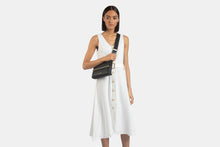 Load image into Gallery viewer, Stylist Belt Bag - Black
