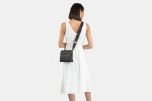 Load image into Gallery viewer, Stylist Belt Bag - Black

